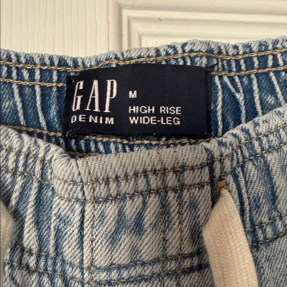 High Rise Pull-On Wide-Leg Jeans - Picture 2 of 8